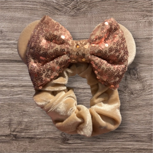 Disney Mickey Ears Scrunchies NWOT Set of 5 - Picture 5 of 5